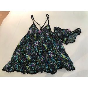 NEVER WORN: Victoria’s Secret Floral Lounge Set